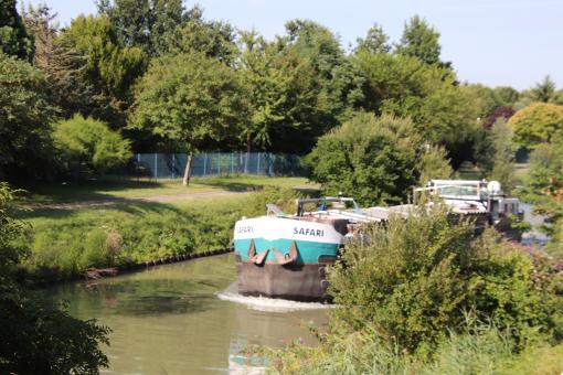 Free Stock Photo of Nice barge wandering in the channel