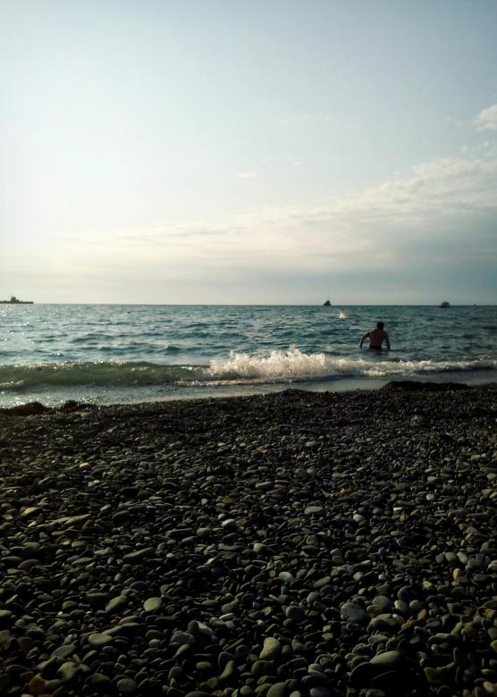 Free stock image of A swimmer is walking into the waves created by NomeVizualizzato