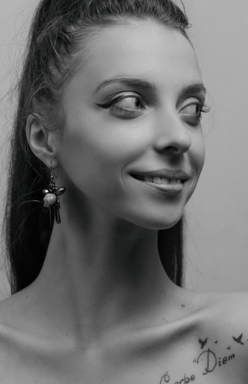 Free stock image of Happy Girl - Looking to Side created by Alexander Krivitskiy