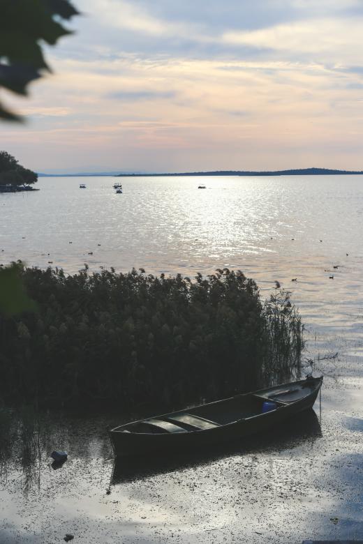 Free stock image of Small Boat on the Beach at Dawn created by Sahin Sezer Dincer