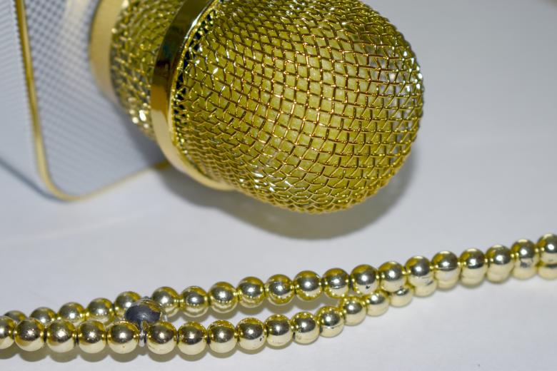 Free stock image of Golden Microphone created by NomeVizualizzato