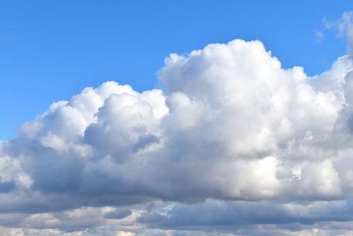 Beautiful fluffy clouds - Free Stock Photo