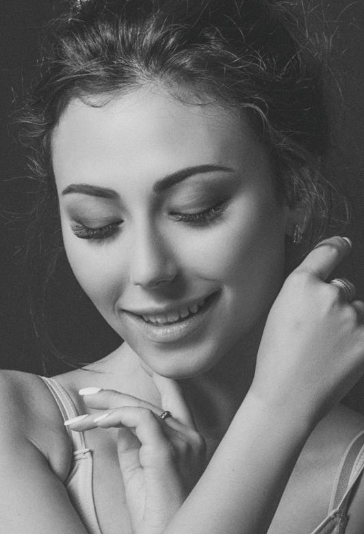 Free stock image of Smiling Brunette Model - Black and White created by Alexander Krivitskiy