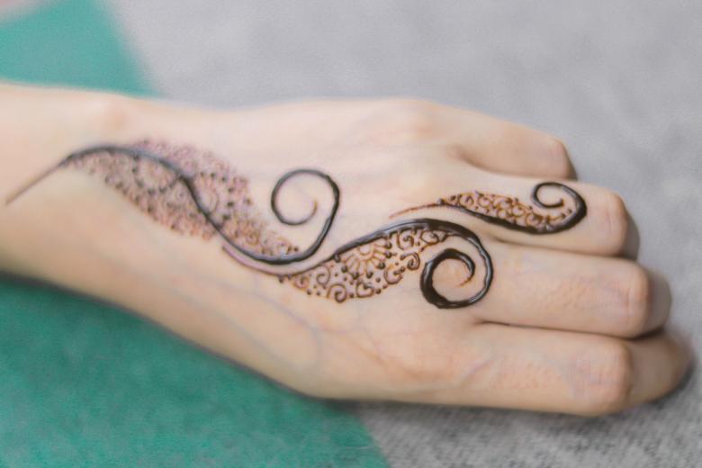Free stock image of Mehndi New Style  - Back Hand Simple created by Mehndi Training Center