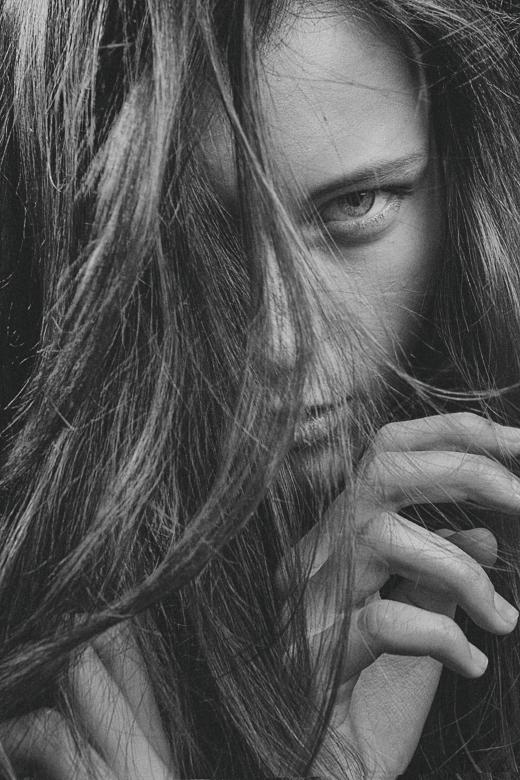 Free stock image of Seductive Brunette - Monochrome Portrait created by Alexander Krivitskiy