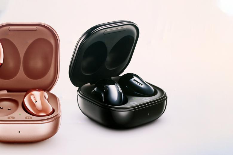 Free stock image of Earpods created by Sahin Sezer Dincer