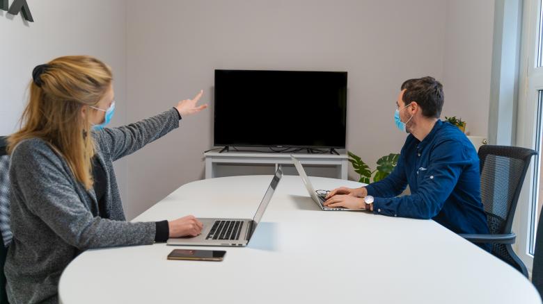 Free stock image of Office Meeting During Covid-19 created by Maxime