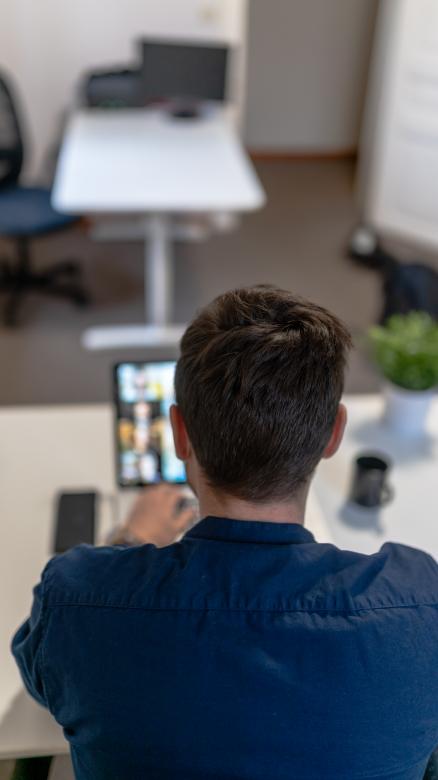 Free stock image of Man on Conference Call - Backside - Blurred Screen created by Maxime
