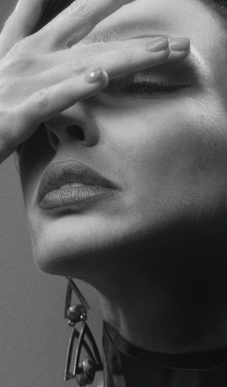 Free stock image of Girl Monochrome Studio Portrait created by Alexander Krivitskiy