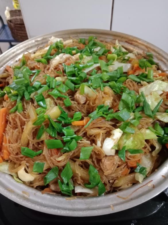 Free stock image of pancit.saniata created by Michelle Apnoyan
