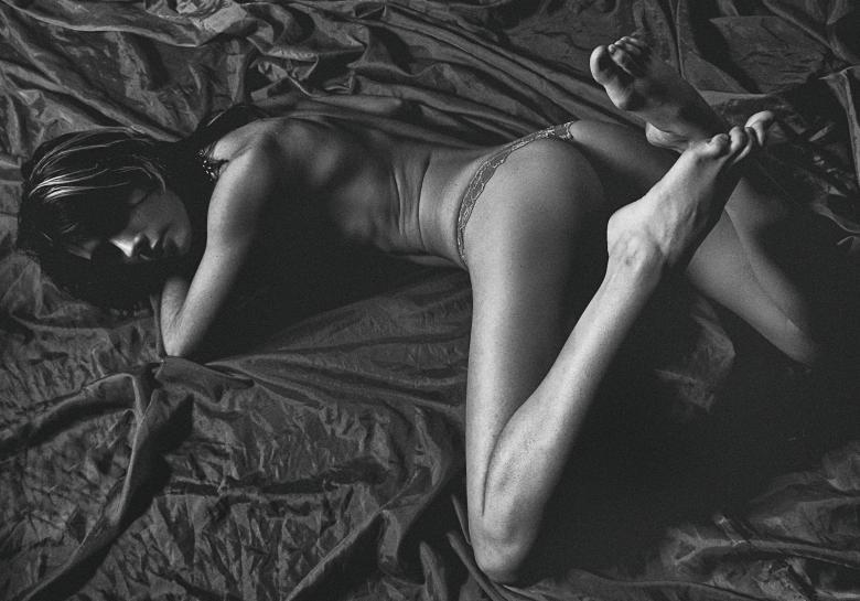 Free stock image of Woman lying down created by Alexander Krivitskiy