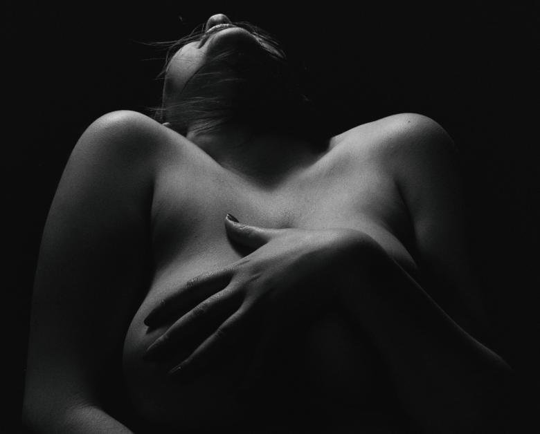 Free stock image of Nude model in dim light created by Alexander Krivitskiy