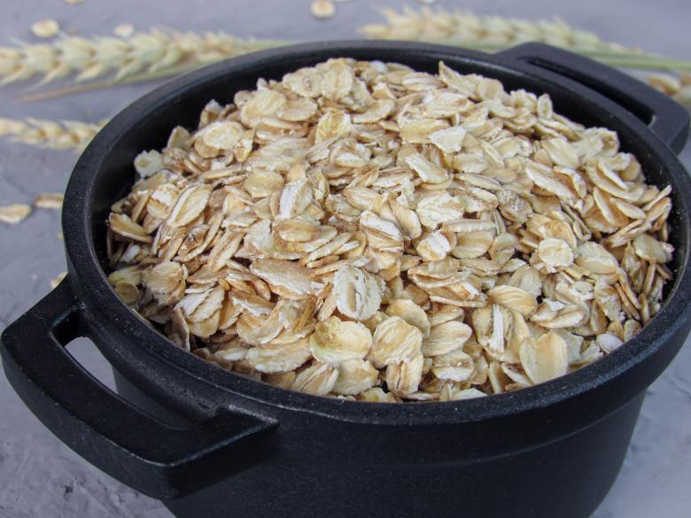 Free stock image of Raw oatmeal in a black pan and spikelets created by Karyna Panchenko