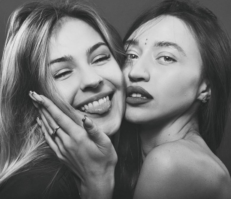 Free stock image of Female friends created by Alexander Krivitskiy