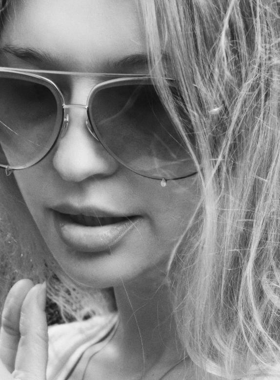 Free stock image of Woman with sunglasses created by Alexander Krivitskiy
