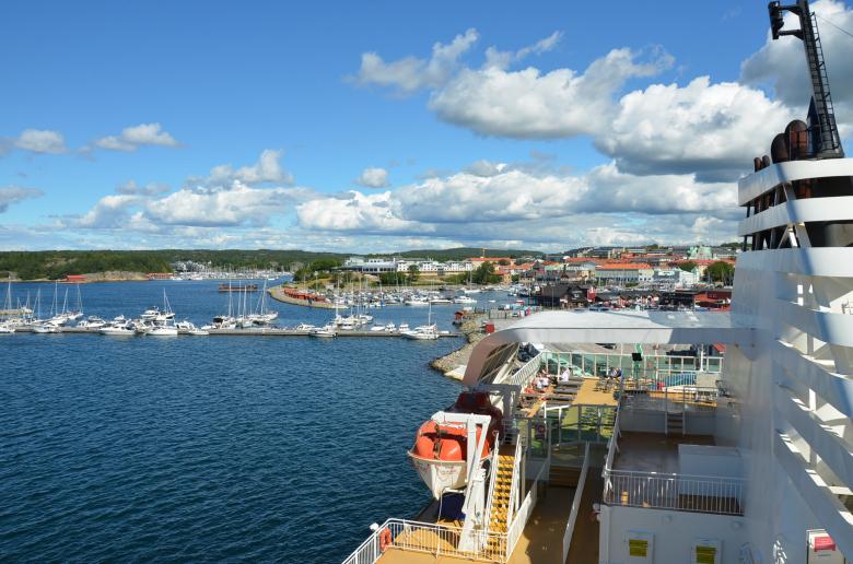 Free stock image of A harbourview from a ferry, with a blue sky and clouds created by Erik Schellingerhout