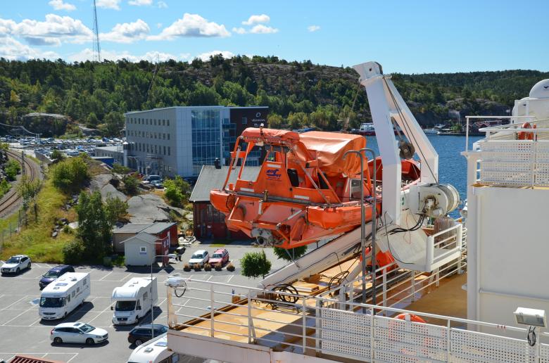 Free stock image of A view to a rescueboat created by Erik Schellingerhout