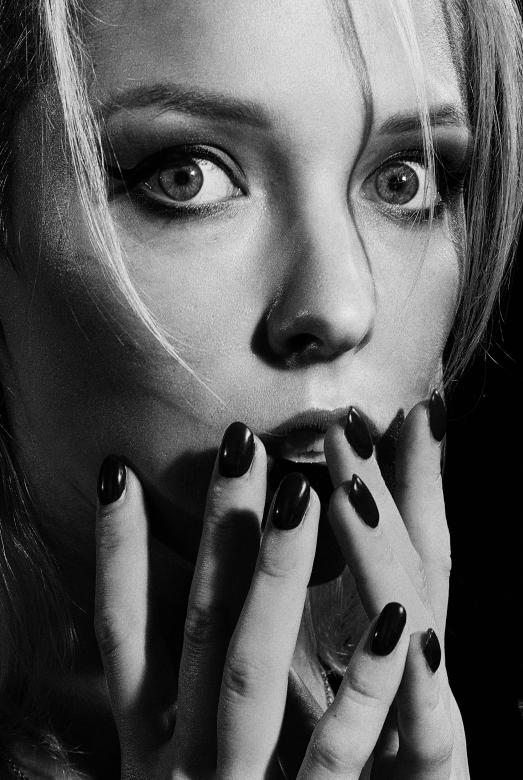 Free stock image of Worried woman created by Alexander Krivitskiy
