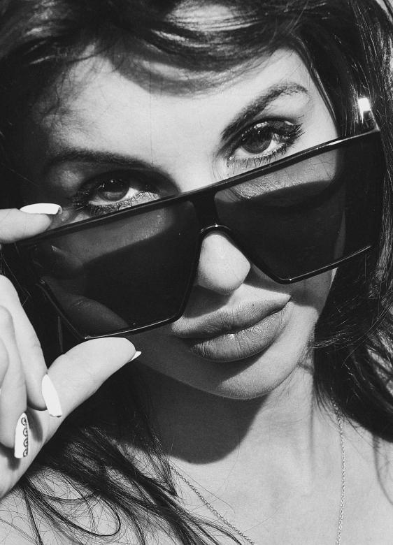 Free stock image of Woman with sunglasses created by Alexander Krivitskiy