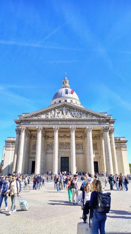 Free stock image of Neoclassical Building with Columns and Dome Under Blue Sky created by Giridharan Sekeran