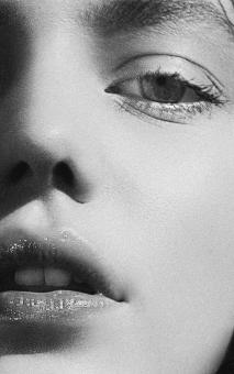 monochrome 